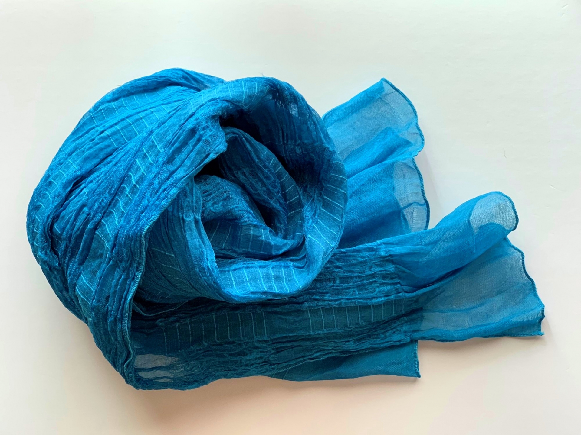 シルク、ウールの生地にインド藍で捺染加工ができるようになりました。