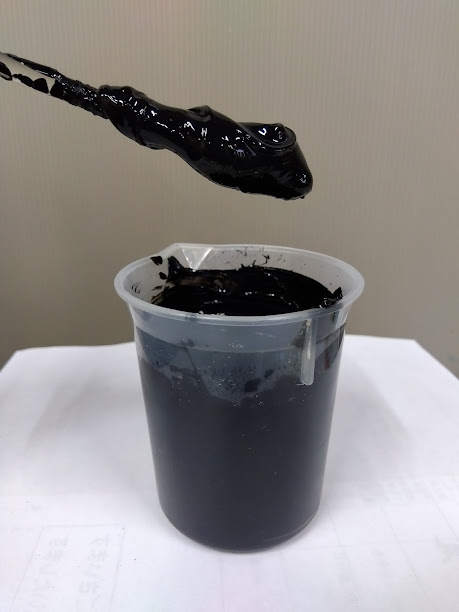 他店のバインダーと顔料（特に黒、赤）を混ぜると粘度が上がって作業ができない。